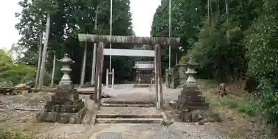 諏訪神社の鳥居