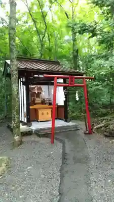 新屋山神社の末社・摂社