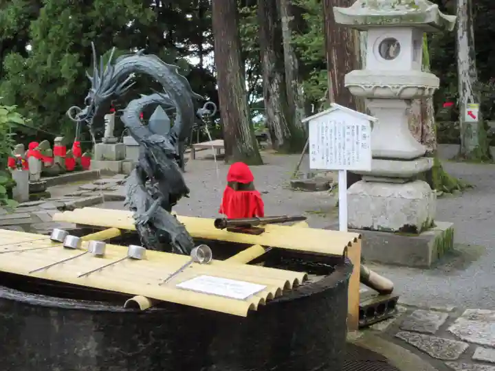 成相寺の手水舎