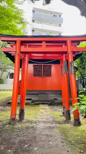 楢姫稲荷神社の鳥居