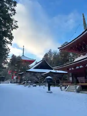 壇上伽藍の{uncategorized: "未分類", other: "その他", undefined: "問題あり", building: "その他建物", grave: "お墓", sacred_gate: "鳥居", guardian: "狛犬", statue: "像", buddha: "仏像", history: "歴史", nature: "自然", garden: "庭園", animal: "動物", pagoda: "塔", temizu: "手水舎", mountain_gate: "山門・神門", sanctuary: "本殿・本堂", subordinate: "末社・摂社", art: "芸術", scenery: "景色", jizo: "地蔵", ema: "絵馬", goshuin: "御朱印", omikuji: "おみくじ", items: "授与品その他", amulet: "お守り", goshuincho: "御朱印帳", eats: "食事", festival: "お祭り", votive_dance: "神楽", shichigosan: "七五三参", wedding: "結婚式", experience: "体験その他", initially: "初詣", around: "周辺", anti_infection: "感染症対策"}