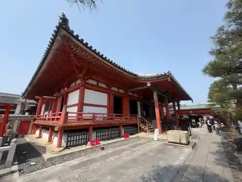 六波羅蜜寺の{uncategorized: "未分類", other: "その他", undefined: "問題あり", building: "その他建物", grave: "お墓", sacred_gate: "鳥居", guardian: "狛犬", statue: "像", buddha: "仏像", history: "歴史", nature: "自然", garden: "庭園", animal: "動物", pagoda: "塔", temizu: "手水舎", mountain_gate: "山門・神門", sanctuary: "本殿・本堂", subordinate: "末社・摂社", art: "芸術", scenery: "景色", jizo: "地蔵", ema: "絵馬", goshuin: "御朱印", omikuji: "おみくじ", items: "授与品その他", amulet: "お守り", goshuincho: "御朱印帳", eats: "食事", festival: "お祭り", votive_dance: "神楽", shichigosan: "七五三参", wedding: "結婚式", experience: "体験その他", initially: "初詣", around: "周辺", anti_infection: "感染症対策"}