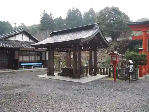 敢國神社の手水舎