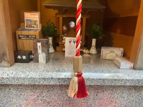 宝童稲荷神社の{uncategorized: "未分類", other: "その他", undefined: "問題あり", building: "その他建物", grave: "お墓", sacred_gate: "鳥居", guardian: "狛犬", statue: "像", buddha: "仏像", history: "歴史", nature: "自然", garden: "庭園", animal: "動物", pagoda: "塔", temizu: "手水舎", mountain_gate: "山門・神門", sanctuary: "本殿・本堂", subordinate: "末社・摂社", art: "芸術", scenery: "景色", jizo: "地蔵", ema: "絵馬", goshuin: "御朱印", omikuji: "おみくじ", items: "授与品その他", amulet: "お守り", goshuincho: "御朱印帳", eats: "食事", festival: "お祭り", votive_dance: "神楽", shichigosan: "七五三参", wedding: "結婚式", experience: "体験その他", initially: "初詣", around: "周辺", anti_infection: "感染症対策"}