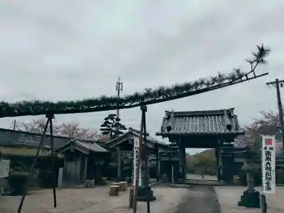 滝仙寺の{uncategorized: "未分類", other: "その他", undefined: "問題あり", building: "その他建物", grave: "お墓", sacred_gate: "鳥居", guardian: "狛犬", statue: "像", buddha: "仏像", history: "歴史", nature: "自然", garden: "庭園", animal: "動物", pagoda: "塔", temizu: "手水舎", mountain_gate: "山門・神門", sanctuary: "本殿・本堂", subordinate: "末社・摂社", art: "芸術", scenery: "景色", jizo: "地蔵", ema: "絵馬", goshuin: "御朱印", omikuji: "おみくじ", items: "授与品その他", amulet: "お守り", goshuincho: "御朱印帳", eats: "食事", festival: "お祭り", votive_dance: "神楽", shichigosan: "七五三参", wedding: "結婚式", experience: "体験その他", initially: "初詣", around: "周辺", anti_infection: "感染症対策"}