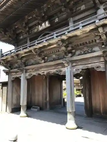観音寺の山門・神門