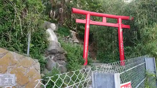 楠森稲荷神社の鳥居