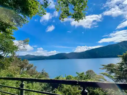 九頭龍神社本宮の{uncategorized: "未分類", other: "その他", undefined: "問題あり", building: "その他建物", grave: "お墓", sacred_gate: "鳥居", guardian: "狛犬", statue: "像", buddha: "仏像", history: "歴史", nature: "自然", garden: "庭園", animal: "動物", pagoda: "塔", temizu: "手水舎", mountain_gate: "山門・神門", sanctuary: "本殿・本堂", subordinate: "末社・摂社", art: "芸術", scenery: "景色", jizo: "地蔵", ema: "絵馬", goshuin: "御朱印", omikuji: "おみくじ", items: "授与品その他", amulet: "お守り", goshuincho: "御朱印帳", eats: "食事", festival: "お祭り", votive_dance: "神楽", shichigosan: "七五三参", wedding: "結婚式", experience: "体験その他", initially: "初詣", around: "周辺", anti_infection: "感染症対策"}