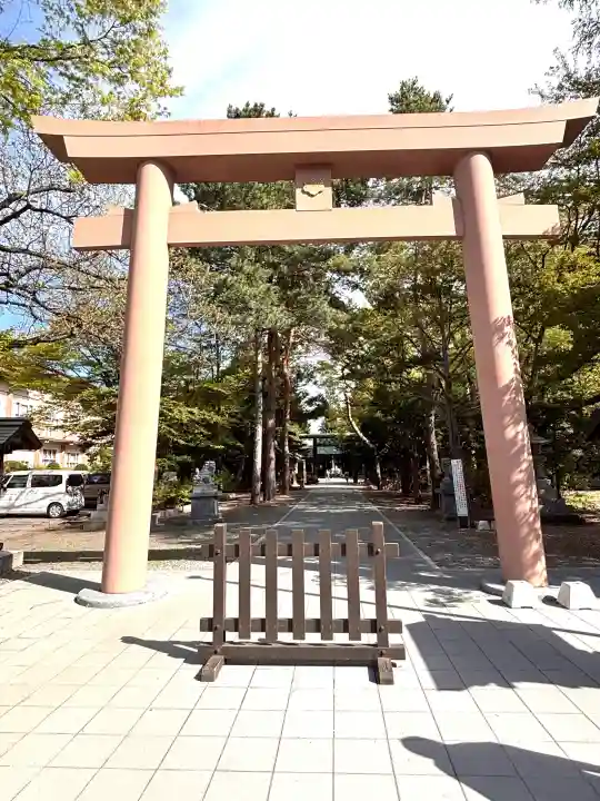 御門山琴似天満宮の{uncategorized: "未分類", other: "その他", undefined: "問題あり", building: "その他建物", grave: "お墓", sacred_gate: "鳥居", guardian: "狛犬", statue: "像", buddha: "仏像", history: "歴史", nature: "自然", garden: "庭園", animal: "動物", pagoda: "塔", temizu: "手水舎", mountain_gate: "山門・神門", sanctuary: "本殿・本堂", subordinate: "末社・摂社", art: "芸術", scenery: "景色", jizo: "地蔵", ema: "絵馬", goshuin: "御朱印", omikuji: "おみくじ", items: "授与品その他", amulet: "お守り", goshuincho: "御朱印帳", eats: "食事", festival: "お祭り", votive_dance: "神楽", shichigosan: "七五三参", wedding: "結婚式", experience: "体験その他", initially: "初詣", around: "周辺", anti_infection: "感染症対策"}