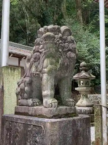 賀毛神社の狛犬