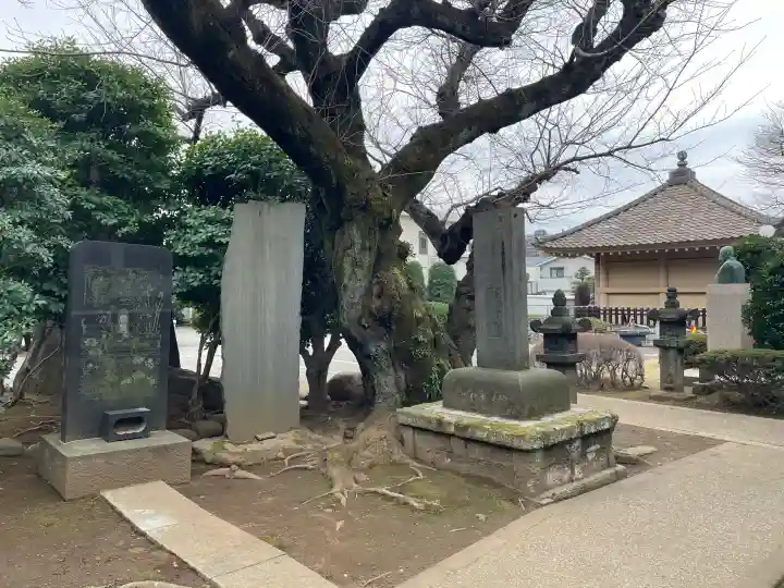 與楽寺の{uncategorized: "未分類", other: "その他", undefined: "問題あり", building: "その他建物", grave: "お墓", sacred_gate: "鳥居", guardian: "狛犬", statue: "像", buddha: "仏像", history: "歴史", nature: "自然", garden: "庭園", animal: "動物", pagoda: "塔", temizu: "手水舎", mountain_gate: "山門・神門", sanctuary: "本殿・本堂", subordinate: "末社・摂社", art: "芸術", scenery: "景色", jizo: "地蔵", ema: "絵馬", goshuin: "御朱印", omikuji: "おみくじ", items: "授与品その他", amulet: "お守り", goshuincho: "御朱印帳", eats: "食事", festival: "お祭り", votive_dance: "神楽", shichigosan: "七五三参", wedding: "結婚式", experience: "体験その他", initially: "初詣", around: "周辺", anti_infection: "感染症対策"}