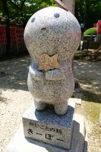 安城神社の像