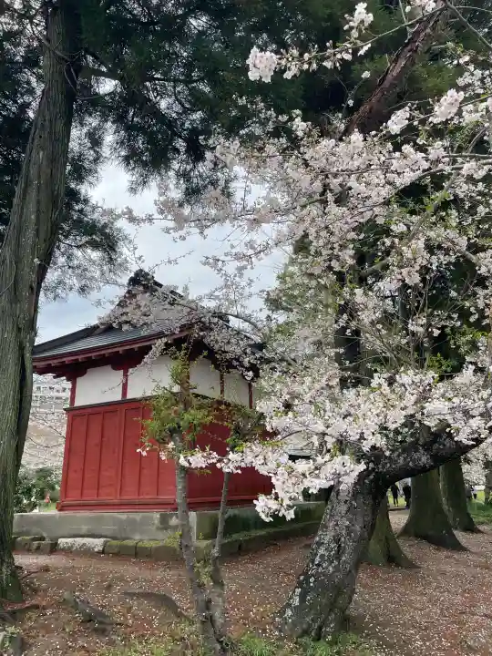厳島神社 谷弁財天の{uncategorized: "未分類", other: "その他", undefined: "問題あり", building: "その他建物", grave: "お墓", sacred_gate: "鳥居", guardian: "狛犬", statue: "像", buddha: "仏像", history: "歴史", nature: "自然", garden: "庭園", animal: "動物", pagoda: "塔", temizu: "手水舎", mountain_gate: "山門・神門", sanctuary: "本殿・本堂", subordinate: "末社・摂社", art: "芸術", scenery: "景色", jizo: "地蔵", ema: "絵馬", goshuin: "御朱印", omikuji: "おみくじ", items: "授与品その他", amulet: "お守り", goshuincho: "御朱印帳", eats: "食事", festival: "お祭り", votive_dance: "神楽", shichigosan: "七五三参", wedding: "結婚式", experience: "体験その他", initially: "初詣", around: "周辺", anti_infection: "感染症対策"}