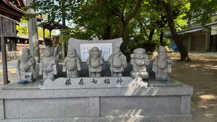 藤森神社の{uncategorized: "未分類", other: "その他", undefined: "問題あり", building: "その他建物", grave: "お墓", sacred_gate: "鳥居", guardian: "狛犬", statue: "像", buddha: "仏像", history: "歴史", nature: "自然", garden: "庭園", animal: "動物", pagoda: "塔", temizu: "手水舎", mountain_gate: "山門・神門", sanctuary: "本殿・本堂", subordinate: "末社・摂社", art: "芸術", scenery: "景色", jizo: "地蔵", ema: "絵馬", goshuin: "御朱印", omikuji: "おみくじ", items: "授与品その他", amulet: "お守り", goshuincho: "御朱印帳", eats: "食事", festival: "お祭り", votive_dance: "神楽", shichigosan: "七五三参", wedding: "結婚式", experience: "体験その他", initially: "初詣", around: "周辺", anti_infection: "感染症対策"}