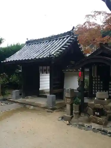 法起院の山門・神門