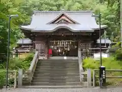 義經神社の本殿