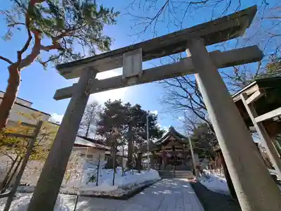 彌彦神社　(伊夜日子神社)の鳥居