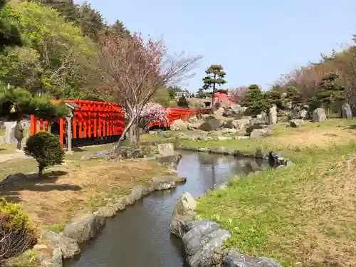 高山稲荷神社の庭園