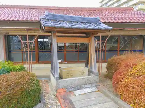 稲荷神社の手水舎