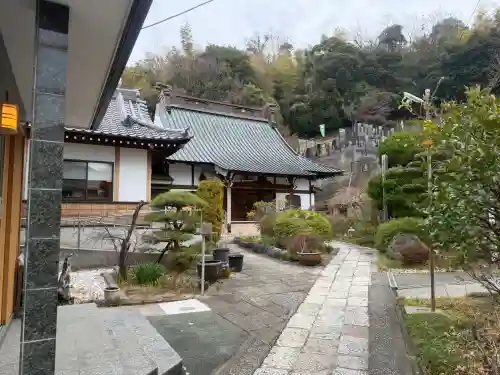 般若院の{uncategorized: "未分類", other: "その他", undefined: "問題あり", building: "その他建物", grave: "お墓", sacred_gate: "鳥居", guardian: "狛犬", statue: "像", buddha: "仏像", history: "歴史", nature: "自然", garden: "庭園", animal: "動物", pagoda: "塔", temizu: "手水舎", mountain_gate: "山門・神門", sanctuary: "本殿・本堂", subordinate: "末社・摂社", art: "芸術", scenery: "景色", jizo: "地蔵", ema: "絵馬", goshuin: "御朱印", omikuji: "おみくじ", items: "授与品その他", amulet: "お守り", goshuincho: "御朱印帳", eats: "食事", festival: "お祭り", votive_dance: "神楽", shichigosan: "七五三参", wedding: "結婚式", experience: "体験その他", initially: "初詣", around: "周辺", anti_infection: "感染症対策"}