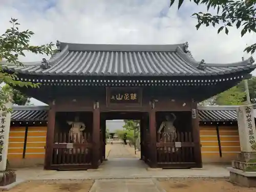金倉寺の山門・神門