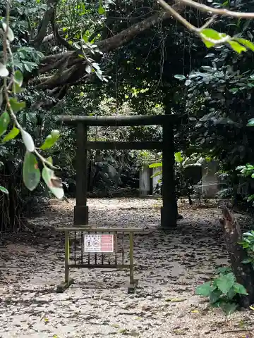 国仲御嶽の{uncategorized: "未分類", other: "その他", undefined: "問題あり", building: "その他建物", grave: "お墓", sacred_gate: "鳥居", guardian: "狛犬", statue: "像", buddha: "仏像", history: "歴史", nature: "自然", garden: "庭園", animal: "動物", pagoda: "塔", temizu: "手水舎", mountain_gate: "山門・神門", sanctuary: "本殿・本堂", subordinate: "末社・摂社", art: "芸術", scenery: "景色", jizo: "地蔵", ema: "絵馬", goshuin: "御朱印", omikuji: "おみくじ", items: "授与品その他", amulet: "お守り", goshuincho: "御朱印帳", eats: "食事", festival: "お祭り", votive_dance: "神楽", shichigosan: "七五三参", wedding: "結婚式", experience: "体験その他", initially: "初詣", around: "周辺", anti_infection: "感染症対策"}