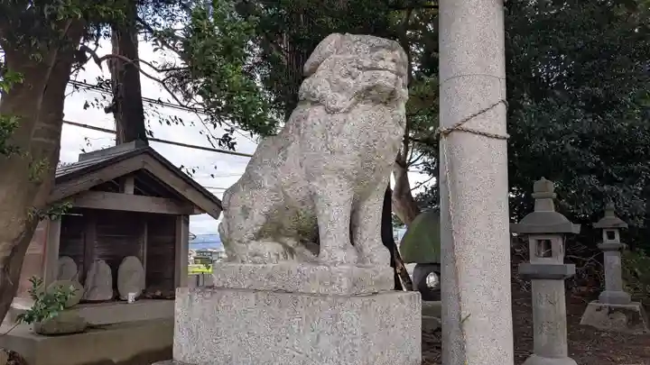 神明社(竹内天神堂古墳)の狛犬