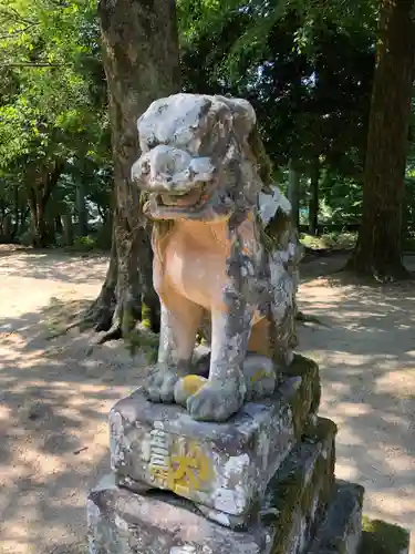 諸杉神社の狛犬