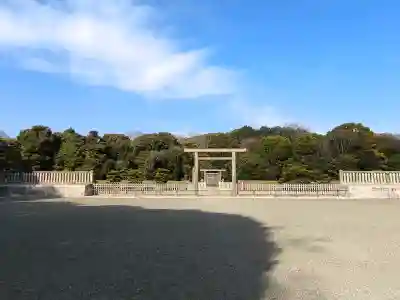 神武天皇社の{uncategorized: "未分類", other: "その他", undefined: "問題あり", building: "その他建物", grave: "お墓", sacred_gate: "鳥居", guardian: "狛犬", statue: "像", buddha: "仏像", history: "歴史", nature: "自然", garden: "庭園", animal: "動物", pagoda: "塔", temizu: "手水舎", mountain_gate: "山門・神門", sanctuary: "本殿・本堂", subordinate: "末社・摂社", art: "芸術", scenery: "景色", jizo: "地蔵", ema: "絵馬", goshuin: "御朱印", omikuji: "おみくじ", items: "授与品その他", amulet: "お守り", goshuincho: "御朱印帳", eats: "食事", festival: "お祭り", votive_dance: "神楽", shichigosan: "七五三参", wedding: "結婚式", experience: "体験その他", initially: "初詣", around: "周辺", anti_infection: "感染症対策"}