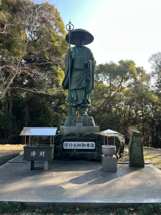 恩山寺の{uncategorized: "未分類", other: "その他", undefined: "問題あり", building: "その他建物", grave: "お墓", sacred_gate: "鳥居", guardian: "狛犬", statue: "像", buddha: "仏像", history: "歴史", nature: "自然", garden: "庭園", animal: "動物", pagoda: "塔", temizu: "手水舎", mountain_gate: "山門・神門", sanctuary: "本殿・本堂", subordinate: "末社・摂社", art: "芸術", scenery: "景色", jizo: "地蔵", ema: "絵馬", goshuin: "御朱印", omikuji: "おみくじ", items: "授与品その他", amulet: "お守り", goshuincho: "御朱印帳", eats: "食事", festival: "お祭り", votive_dance: "神楽", shichigosan: "七五三参", wedding: "結婚式", experience: "体験その他", initially: "初詣", around: "周辺", anti_infection: "感染症対策"}