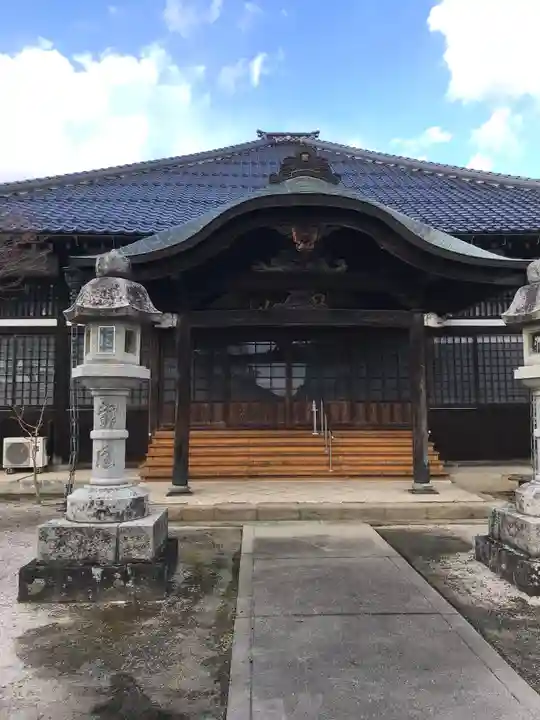 長満寺の本殿・本堂