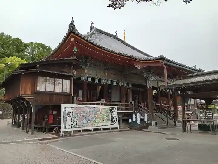 中山寺の本殿・本堂