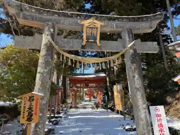 達谷窟毘沙門堂の{uncategorized: "未分類", other: "その他", undefined: "問題あり", building: "その他建物", grave: "お墓", sacred_gate: "鳥居", guardian: "狛犬", statue: "像", buddha: "仏像", history: "歴史", nature: "自然", garden: "庭園", animal: "動物", pagoda: "塔", temizu: "手水舎", mountain_gate: "山門・神門", sanctuary: "本殿・本堂", subordinate: "末社・摂社", art: "芸術", scenery: "景色", jizo: "地蔵", ema: "絵馬", goshuin: "御朱印", omikuji: "おみくじ", items: "授与品その他", amulet: "お守り", goshuincho: "御朱印帳", eats: "食事", festival: "お祭り", votive_dance: "神楽", shichigosan: "七五三参", wedding: "結婚式", experience: "体験その他", initially: "初詣", around: "周辺", anti_infection: "感染症対策"}
