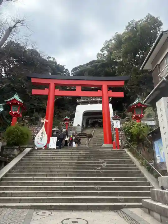 江島神社の{uncategorized: "未分類", other: "その他", undefined: "問題あり", building: "その他建物", grave: "お墓", sacred_gate: "鳥居", guardian: "狛犬", statue: "像", buddha: "仏像", history: "歴史", nature: "自然", garden: "庭園", animal: "動物", pagoda: "塔", temizu: "手水舎", mountain_gate: "山門・神門", sanctuary: "本殿・本堂", subordinate: "末社・摂社", art: "芸術", scenery: "景色", jizo: "地蔵", ema: "絵馬", goshuin: "御朱印", omikuji: "おみくじ", items: "授与品その他", amulet: "お守り", goshuincho: "御朱印帳", eats: "食事", festival: "お祭り", votive_dance: "神楽", shichigosan: "七五三参", wedding: "結婚式", experience: "体験その他", initially: "初詣", around: "周辺", anti_infection: "感染症対策"}