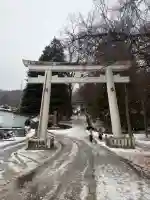 諏訪大社上社前宮の{uncategorized: "未分類", other: "その他", undefined: "問題あり", building: "その他建物", grave: "お墓", sacred_gate: "鳥居", guardian: "狛犬", statue: "像", buddha: "仏像", history: "歴史", nature: "自然", garden: "庭園", animal: "動物", pagoda: "塔", temizu: "手水舎", mountain_gate: "山門・神門", sanctuary: "本殿・本堂", subordinate: "末社・摂社", art: "芸術", scenery: "景色", jizo: "地蔵", ema: "絵馬", goshuin: "御朱印", omikuji: "おみくじ", items: "授与品その他", amulet: "お守り", goshuincho: "御朱印帳", eats: "食事", festival: "お祭り", votive_dance: "神楽", shichigosan: "七五三参", wedding: "結婚式", experience: "体験その他", initially: "初詣", around: "周辺", anti_infection: "感染症対策"}