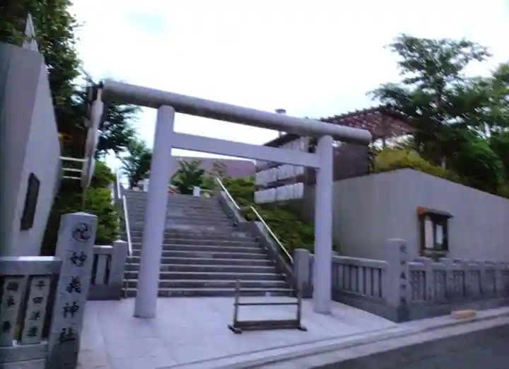 駒込妙義神社の鳥居