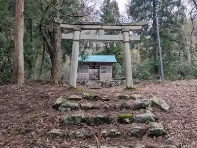 諏訪神社の{uncategorized: "未分類", other: "その他", undefined: "問題あり", building: "その他建物", grave: "お墓", sacred_gate: "鳥居", guardian: "狛犬", statue: "像", buddha: "仏像", history: "歴史", nature: "自然", garden: "庭園", animal: "動物", pagoda: "塔", temizu: "手水舎", mountain_gate: "山門・神門", sanctuary: "本殿・本堂", subordinate: "末社・摂社", art: "芸術", scenery: "景色", jizo: "地蔵", ema: "絵馬", goshuin: "御朱印", omikuji: "おみくじ", items: "授与品その他", amulet: "お守り", goshuincho: "御朱印帳", eats: "食事", festival: "お祭り", votive_dance: "神楽", shichigosan: "七五三参", wedding: "結婚式", experience: "体験その他", initially: "初詣", around: "周辺", anti_infection: "感染症対策"}
