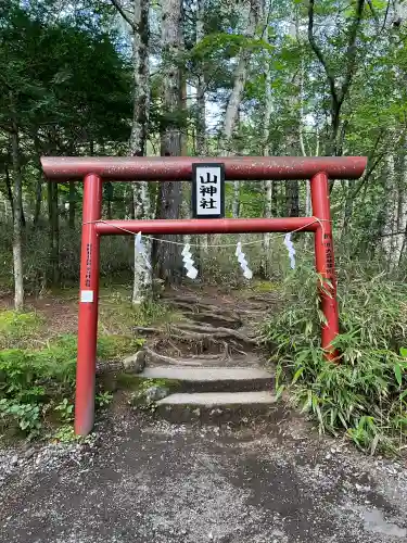 新屋山神社奥宮(山梨県)