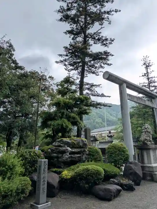白山比咩神社の{uncategorized: "未分類", other: "その他", undefined: "問題あり", building: "その他建物", grave: "お墓", sacred_gate: "鳥居", guardian: "狛犬", statue: "像", buddha: "仏像", history: "歴史", nature: "自然", garden: "庭園", animal: "動物", pagoda: "塔", temizu: "手水舎", mountain_gate: "山門・神門", sanctuary: "本殿・本堂", subordinate: "末社・摂社", art: "芸術", scenery: "景色", jizo: "地蔵", ema: "絵馬", goshuin: "御朱印", omikuji: "おみくじ", items: "授与品その他", amulet: "お守り", goshuincho: "御朱印帳", eats: "食事", festival: "お祭り", votive_dance: "神楽", shichigosan: "七五三参", wedding: "結婚式", experience: "体験その他", initially: "初詣", around: "周辺", anti_infection: "感染症対策"}