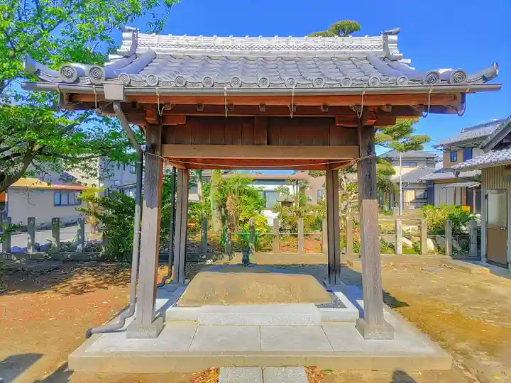 八幡社(萩原町林野)の手水舎