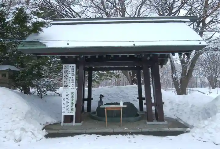 月寒神社の手水舎