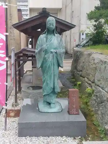 柴田神社の像