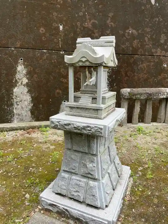 諏訪大神社の{uncategorized: "未分類", other: "その他", undefined: "問題あり", building: "その他建物", grave: "お墓", sacred_gate: "鳥居", guardian: "狛犬", statue: "像", buddha: "仏像", history: "歴史", nature: "自然", garden: "庭園", animal: "動物", pagoda: "塔", temizu: "手水舎", mountain_gate: "山門・神門", sanctuary: "本殿・本堂", subordinate: "末社・摂社", art: "芸術", scenery: "景色", jizo: "地蔵", ema: "絵馬", goshuin: "御朱印", omikuji: "おみくじ", items: "授与品その他", amulet: "お守り", goshuincho: "御朱印帳", eats: "食事", festival: "お祭り", votive_dance: "神楽", shichigosan: "七五三参", wedding: "結婚式", experience: "体験その他", initially: "初詣", around: "周辺", anti_infection: "感染症対策"}