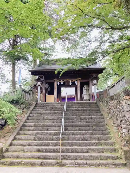 唐澤山神社の山門・神門