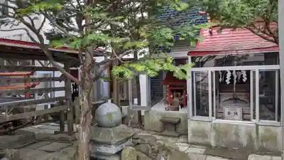共栄稲荷神社の末社・摂社