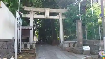 桐ヶ谷氷川神社の鳥居
