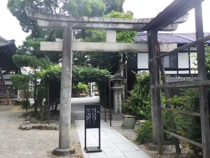 西院春日神社の鳥居