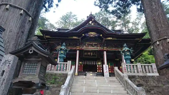三峯神社の本殿・本堂