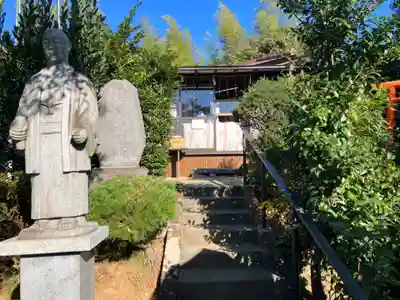 横浜御嶽神社の像