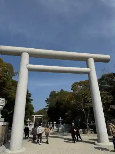 伊弉諾神宮の{uncategorized: "未分類", other: "その他", undefined: "問題あり", building: "その他建物", grave: "お墓", sacred_gate: "鳥居", guardian: "狛犬", statue: "像", buddha: "仏像", history: "歴史", nature: "自然", garden: "庭園", animal: "動物", pagoda: "塔", temizu: "手水舎", mountain_gate: "山門・神門", sanctuary: "本殿・本堂", subordinate: "末社・摂社", art: "芸術", scenery: "景色", jizo: "地蔵", ema: "絵馬", goshuin: "御朱印", omikuji: "おみくじ", items: "授与品その他", amulet: "お守り", goshuincho: "御朱印帳", eats: "食事", festival: "お祭り", votive_dance: "神楽", shichigosan: "七五三参", wedding: "結婚式", experience: "体験その他", initially: "初詣", around: "周辺", anti_infection: "感染症対策"}